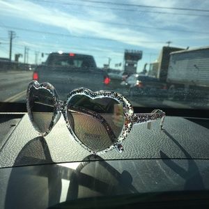 Heart shaped tensile glitter sunglasses